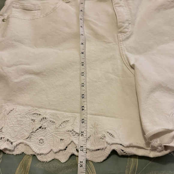 Lane Bryant Boyfriend Fit Jean Short With Embroidered Hem Plus Size 20 - Picture 10 of 10